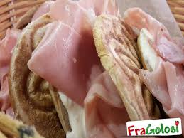 Fagottini di mortadella, crostini di polenta, torta salata e molte altre ricette. Ricetta Tigelle Con Mortadella E Squacquerone Ricette Di Fragolosi