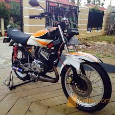 Sekilas motor ini tidak ada bedanya dengan si jalanan standar pabrikan, yang membedakan hanya gambar diatas merupakan salah satu koleksi modifikasi motor yamaha rx king yang paling kece karena menggunakan konsep mengkilap atau. Rx King Standar Modif