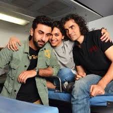 Deepika Padukone And Ranbir Kapoor Get On A Train For Tamasha Promotions Deepika Padukone Ranbir Kapoor Rishi Kapoor