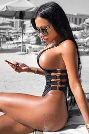 Wired Right: Here we caught CJ Miles checking her Twitter feed with all of  her friends.