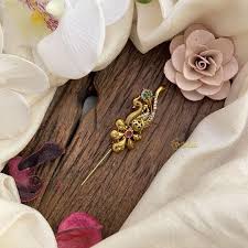 saree pin brooch