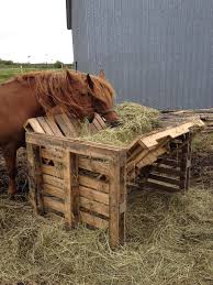 A Pallet Hay Rack I Would Like To Make It Longer So It Can Hold More Than One Bale Then Make Some Kind Of Ha Hay Feeder For Horses Horse Feeder