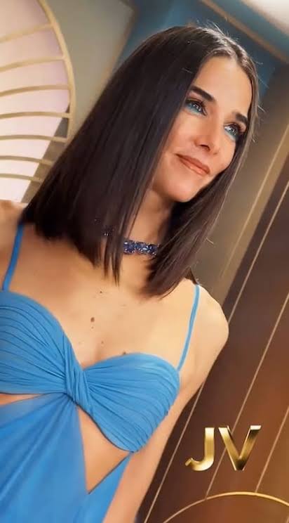 El espectacular look de Juana Viale para su programa de domingo: trasparencias y un escote jugado - LA NACION