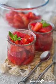 Salade De Fraises A La Menthe Et Aux Epices Cuisinons En Couleurs Recette Salade De Fraises Recette Avec Des Fraises Recette A Base De Fraise