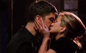 David schwimmer breaks silence on report he's dating jennifer aniston. Ajl4avfsgofelm