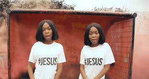 Les paroles de running de zoe grace ont été traduites en 4 langue(s) sitting here, reminiscing bout the little things you do it's taken me this long to realise, that no one else in this world loves me like you do when i get scared, when i get weak Zoe Grace Les Jumelles De La Trap Chretienne Jack