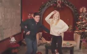 El conteo rápido del ine dio la victoria a la gubernatura de nuevo león a samuel garcía, candidato de movimiento ciudadano, por un margen de al menos 7 puntos contra su más cercano rival, adrián de la garza, del pri y prd. Samuel Garcia Y Su Esposa Desatan Burlas Con Cancion Navidena En Primera San Luis Noticias