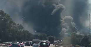 Un paracadutista di 35 anni ha sfiorato la tragedia ieri, a guidonia, nel corso della manifestazione memorial guidoni. Chiusa L Autostrada A Causa Di Un Incendio Tra Guidonia Montecelio E L Allacciamento Con La A24 Code E Disagi Per Gli Automobilisti Cronache Cittadine