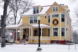 In Fargo Nd Don T Like The Color But I Love The Character Victorian Homes Old Victorian Homes Architectural Features