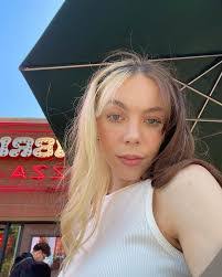 Natalie Curry's Instagram, Twitter & Facebook