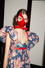 Dit zijn wasbare mondkapjes, die voor elk gebruik gedesinfecteerd moeten worden. Het Stijlvolle Mondkapje Als Modesymbool Van 2020