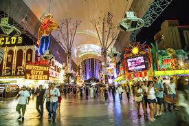 Die 20 besten las vegas sehenswürdigkeiten für erwachsene und kinder + viele weitere ausflugsziele wie der grand canyon, das valley of fire oder der hoover damm. Downtown Las Vegas Das Business Viertel Des Spielerparadieses