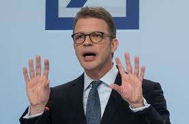 Eigentlich genug zeit für die suche nach einem geeigneten nachfolger. Deutsche Bank Ein Bankchef Als Getriebener Wirtschaft Stuttgarter Nachrichten