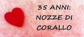 Il Significato Degli Anniversari Di Matrimonio Ed I Regali Piu Indicati Curiosando Si Impara In quel periodo quando una coppia arrivava ai 25 anni di unione, le famiglie e i conoscenti omaggiavano la sposa. il significato degli anniversari di