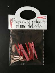 También es importante compartir responsabilidades en casa como los gastos y las labores hogareñas. Pin De Soraya Ruiz En Etiquetas Regalos De Broma Para Navidad Regalos De Cumpleanos Para Mejor Amigo Regalos Divertidos Para Bromas