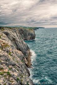 Like its neighbouring costas (la costa vasca and la costa verde), the costa cantábrica is a wonderful mix of wild beaches, sandy coves, picturesque fishing villages and colourful ports. Acantilados De La Costa Cantabrica Por Manuel Garcia Salas Fotografia Turismo De Observacion