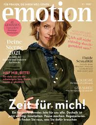 Zeiten andern dich 2010 mann tut was mann kann 2012 schutzengel 2012 ich bin dann mal weg 2015 references. Schauspielerin Karoline Schuch Bei Menschen Die Mit Champagner Herumspritzen Presseportal