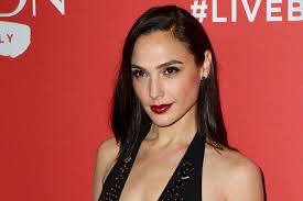 She's a former miss israel and was a soldier in the israeli defense. Gal Gadot Nutzt Meditation Apps Um Kinder Zu Schlafen Aktuelle Boulevard Nachrichten Und Fotogalerien Zu Stars Sternchen