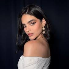 Laura Vega (@lauravegga)