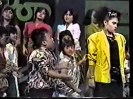 Katanya dia tak kan gentar. Hetty Koes Endang Berdiri Bulu Romaku Youtube
