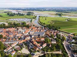 Verscholen in het groen van het roermondse stadspark ligt kasteeltje hattem, het kleinste kasteeltje van nederland. Hier Musst Du Sein In Hattem Holland Hanse
