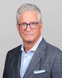 Gary Staub's Instagram, Twitter & Facebook