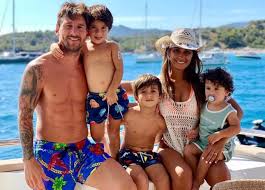 Antonella has two siblings, sisters,carla roccuzzo and paula roccuzzo. Unkonown Facts About Antonella Roccuzzo