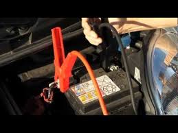 Gardez toujours des câbles de démarrage dans votre coffre, au cas où votre auto refuserait de démarrer. Cables De Demarrage Youtube