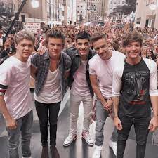 They were solo contestants placed into a group during the seventh season of the x factor uk in 2010. Aesthofoned One Direction Onedirection 2013 Aesthetic Icon 2013 Era One Direction Wallpa One Direction Photos One Direction One Direction Pictures