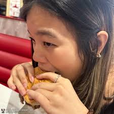 ⊹₊｡ꕤ˚₊⊹ 𝐅𝐚𝐥𝐥 𝟐𝟎𝟐𝟑 𝐍𝐞𝐨 𝐒𝐩𝐨𝐭𝐥𝐢𝐠𝐡𝐭 (𝟐/𝟒) ⊹₊｡ꕤ˚₊⊹ ⊱✿⊰  #117 Cherry Lin *Ismure* ⊱✿⊰ 𝐏𝐫𝐨𝐧𝐨𝐮𝐧𝐬: she/her/hers ⊱✿⊰ 𝐁𝐢𝐠:  #103 Katelyn Kovacs *Nubia* ⊱✿⊰ 𝐘𝐞𝐚𝐫: Sophomore ⊱✿⊰  𝐌𝐚𝐣𝐨𝐫/𝐌𝐢𝐧𝐨𝐫: Biology ...