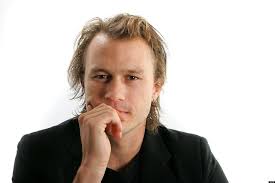 Pai Do Ator Heath Ledger Abre O Jogo Sobre A Morte Do Filho Veja Sao Paulo Recentemente as irmãs do ator deram um depoimento que esclareceu muitas coisas sobre a morte do ator que interpretou o coringa nos cinemas. pai do ator heath ledger abre o jogo
