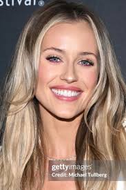 Find Me in Paris" An Overbearing Mother (TV Episode 2018)