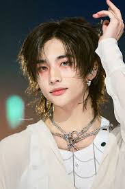 He's so pretty... it hurts...