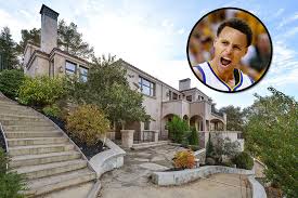 Stephen curry's house steph and ayesha own a pretty sweet pad in orinda, california, but guess what, the house is on the market for $3.895 million. Nba Superstar Stephen Curry Unloads Walnut Creek Mansion At A Loss Mansion Global