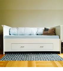 Cleanes weiß wirkt freundlich und dominiert das design, fronten in dunkelgrauer betonoptik heben sich eindrucksvoll davon ab. Bett Mit Lehne 90x200 Cm Lattenrost 2 Schubladen Optional