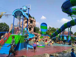 Untuk hari besar di sini juga masih buka loh dengan menawarkan harga tiket sebesar 65 ribu rupiah. Waterboom Mulia Klambu Tiket Wahana Juli 2021 Travelspromo