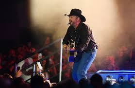 Review Garth Brooks Concert At U S Bank Stadium In Minneapolis