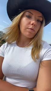 Lazy Sunday Vibes 🤍, --------, https://amzn.to/45d04D3 #lopinonataco  #barebackriding #spiritmustan #buckskinhorse #libertyhorsemanship #horse  #barebackbridleless #spirit #bareback