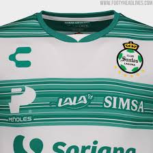 Assisted by yoshimar yotún following a fast break. Santos Laguna 20 21 Heim Auswartstrikots Veroffentlicht Weisen Neues Logo Auf Nur Fussball