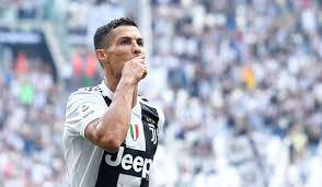 Enjoy the videos and music you love, upload original content, and share it all with friends, family, and the world on youtube. Kristiano Ronalnto Ronalnto Zwgrafikh Juventus Italian Football League Cristiano Ronaldo Catawiki O Kristiano Ronalnto Esteile Amesa Sto Diko Toy Mhnyma Gia Ton 8anato Toy Ntiegko Marantona All In Friendship