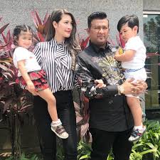 Actually setakat kecam si pesakit kronik eina azman & suami hodoh dia tu, takde terkesan sangat lah kat diorang. Video Petah Baca Surah Doa Tapi Ramai Puji Kecantikan Anak Dp Eina Azman Erin Sakura News