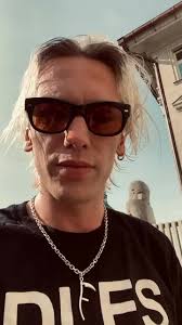 Jamie Campbell Bower Metzori