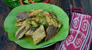 Bersihkan ikan tongkol, potong menjadi 8 bagian, sisihkan. Resep Tumis Tongkol Goreng Cabai Hijau Lifestyle Fimela Com