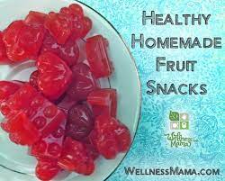 Homemade Healthy Fruit Snacks Wellness Mama Healthy Fruit Snacks Healthy Fruit Snack Recipes Homemade Fruit Snacks