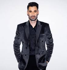 Building snowmen and ice skating were regular activities outside the leone household every november. Daniel Weber Wiki Age Sunny Leone S Husband Bio Family