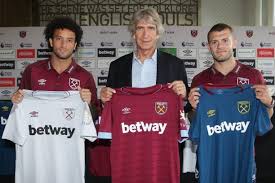 Jun 23, 2021 · so sieht der kader der polnischen nationalmannschaft für die em 2021 aus. Bekanntgabe In Kurze Erwartet Wer Wird Ab 2020 West Hams Trikot Ausruster Nur Fussball