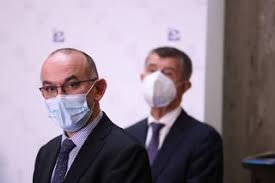 Roušky u kapra a co nejméně lidí u štědrovečerního stolu. Ministr Blatny Pockejme S Pocty Obeti Na Konec Pandemie Respekt