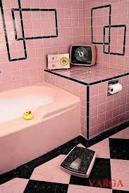 Eek Peenk Vintage Pink Tiled Bathroom 1950s Chic Pink Turquoise And Black Were Everywhere In The 1950s Ou Vintage Bathrooms Pink Bathtub Retro Home