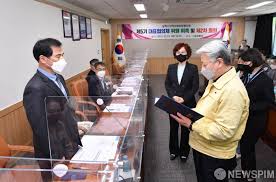 Need to translate 교수 (gyosu) from korean? ê¹€ì–'í˜¸ ì‚¼ì²™ì‹œìž¥ ì§€ì—­í˜'ì˜ì²´ ìœ„ì› ìœ„ì´‰ ë„¤ì´íŠ¸ ë‰´ìŠ¤