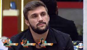 O bbb é um programa da emissora rede globo que confina diferentes pessoas do brasil em uma casa, durante 3 meses. U4pxjxot8uam3m